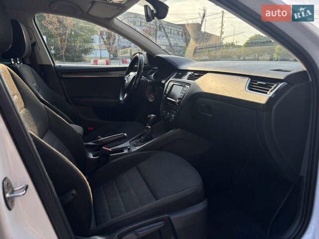 Белый Шкода Октавия, объемом двигателя 2 л и пробегом 174 тыс. км за 16000 $, фото 13 на Automoto.ua