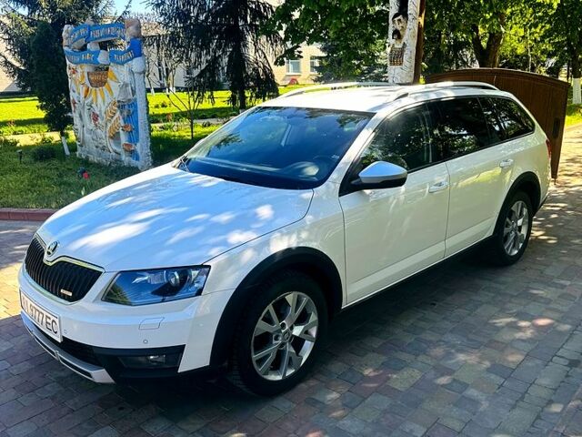 Белый Шкода Октавия, объемом двигателя 2 л и пробегом 220 тыс. км за 15999 $, фото 5 на Automoto.ua