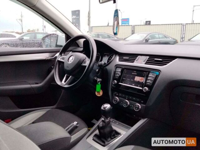 Белый Шкода Октавия, объемом двигателя 2 л и пробегом 283 тыс. км за 12900 $, фото 15 на Automoto.ua