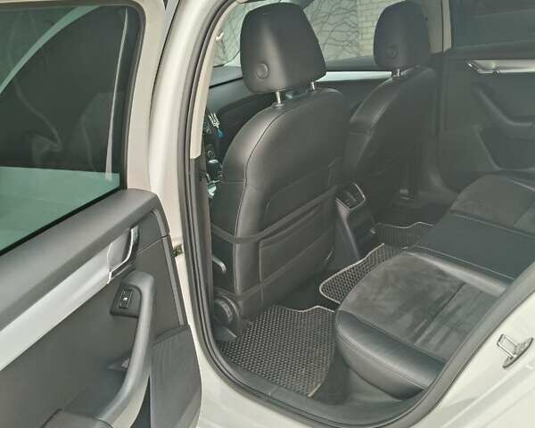 Білий Шкода Октавія, об'ємом двигуна 1.6 л та пробігом 250 тис. км за 10700 $, фото 9 на Automoto.ua