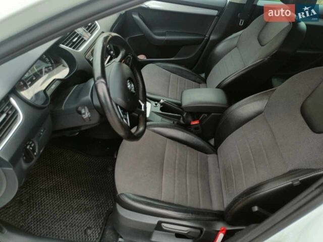 Белый Шкода Октавия, объемом двигателя 1.6 л и пробегом 255 тыс. км за 11871 $, фото 5 на Automoto.ua
