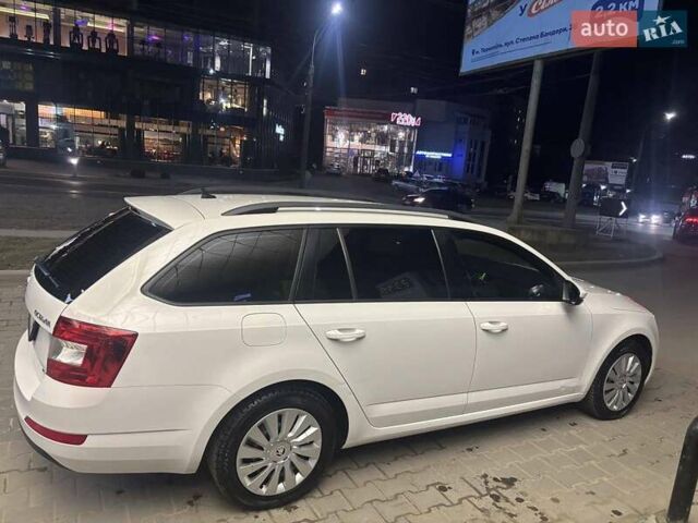 Белый Шкода Октавия, объемом двигателя 2 л и пробегом 205 тыс. км за 14500 $, фото 3 на Automoto.ua