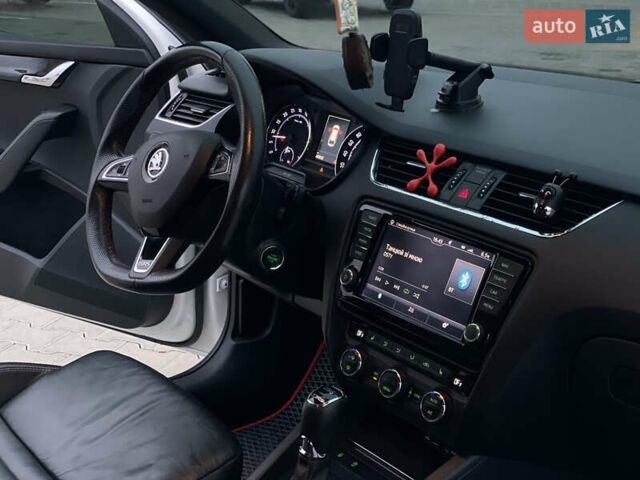 Белый Шкода Октавия, объемом двигателя 2 л и пробегом 269 тыс. км за 14999 $, фото 49 на Automoto.ua