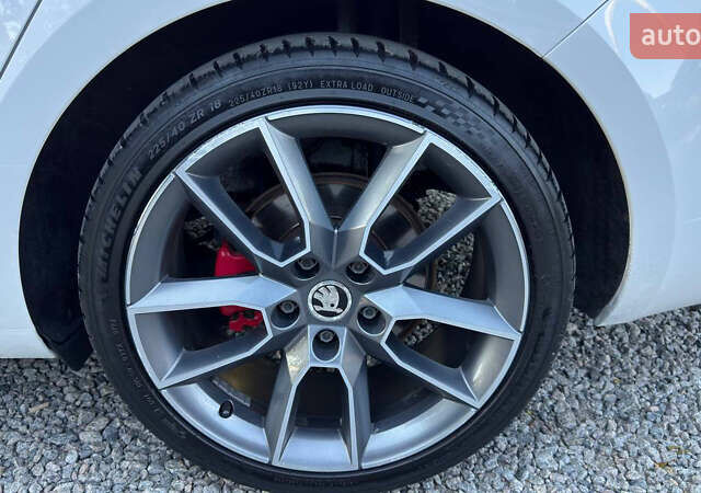 Білий Шкода Октавія, об'ємом двигуна 2 л та пробігом 267 тис. км за 16500 $, фото 7 на Automoto.ua