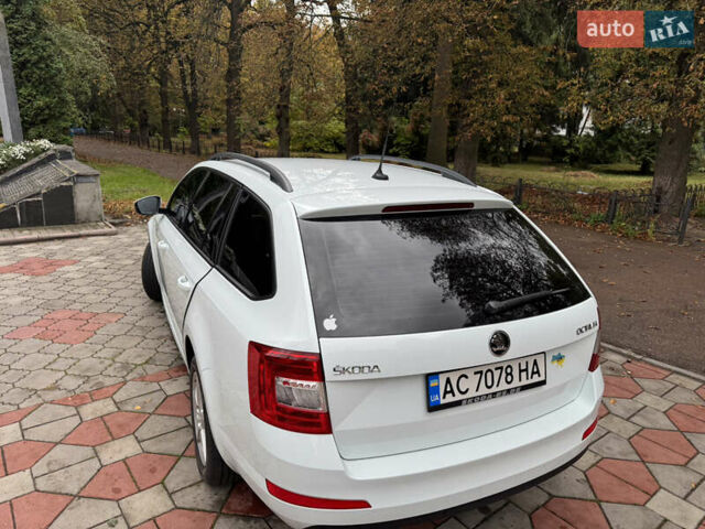 Белый Шкода Октавия, объемом двигателя 1.97 л и пробегом 328 тыс. км за 12300 $, фото 3 на Automoto.ua