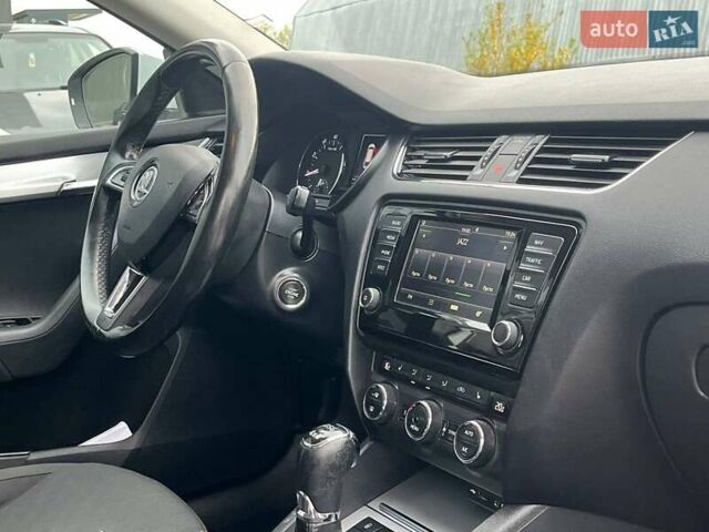 Белый Шкода Октавия, объемом двигателя 1.8 л и пробегом 229 тыс. км за 10990 $, фото 37 на Automoto.ua