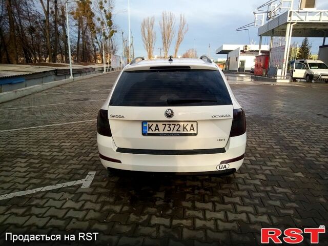 Белый Шкода Октавия, объемом двигателя 1.6 л и пробегом 247 тыс. км за 12500 $, фото 3 на Automoto.ua