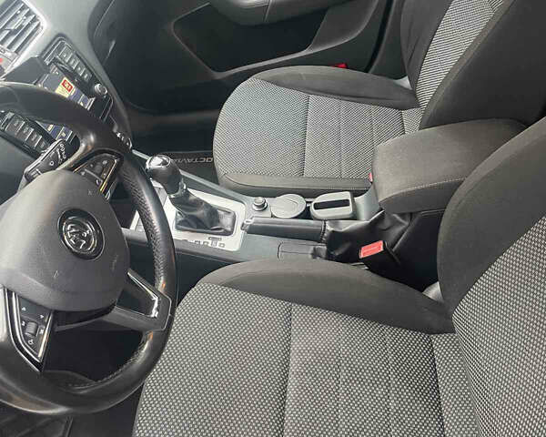 Белый Шкода Октавия, объемом двигателя 2 л и пробегом 290 тыс. км за 11700 $, фото 4 на Automoto.ua