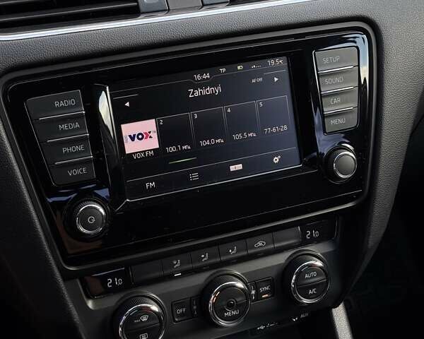 Белый Шкода Октавия, объемом двигателя 2 л и пробегом 280 тыс. км за 12100 $, фото 20 на Automoto.ua