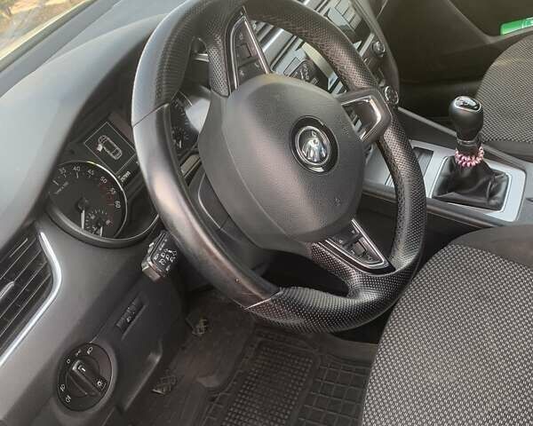 Белый Шкода Октавия, объемом двигателя 1.6 л и пробегом 300 тыс. км за 12300 $, фото 5 на Automoto.ua
