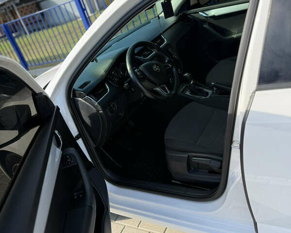Шкода Октавия 2016 в Турийск на Automoto.ua Белый Шкода Октавия, объемом двигателя 1.97 л и пробегом 321 тыс. км за 11299 $, фото 13 на Automoto.ua