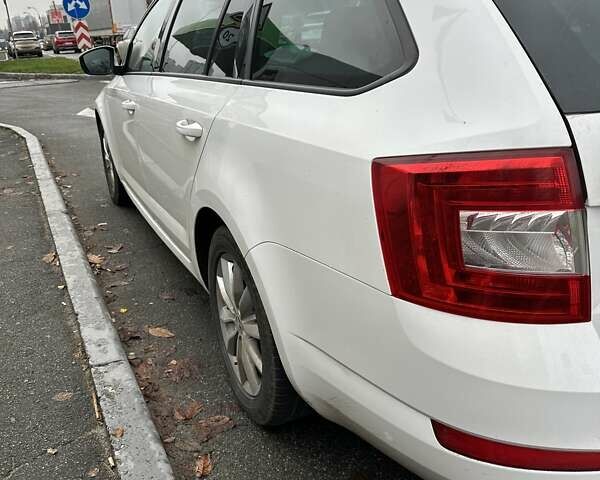 Білий Шкода Октавія, об'ємом двигуна 1.6 л та пробігом 180 тис. км за 10500 $, фото 16 на Automoto.ua