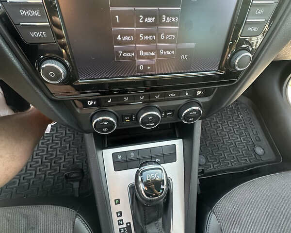 Білий Шкода Октавія, об'ємом двигуна 2 л та пробігом 240 тис. км за 13800 $, фото 10 на Automoto.ua
