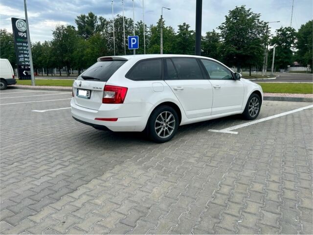 Білий Шкода Октавія, об'ємом двигуна 1.8 л та пробігом 233 тис. км за 10900 $, фото 1 на Automoto.ua