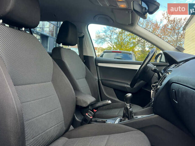 Белый Шкода Октавия, объемом двигателя 1.6 л и пробегом 232 тыс. км за 11300 $, фото 18 на Automoto.ua