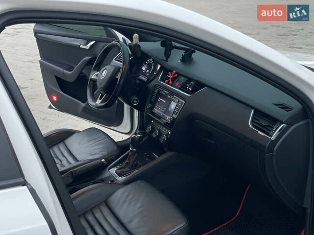 Белый Шкода Октавия, объемом двигателя 2 л и пробегом 269 тыс. км за 14999 $, фото 46 на Automoto.ua