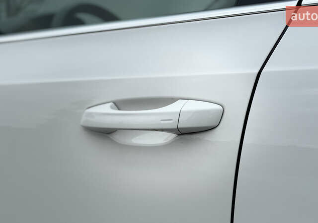 Белый Шкода Октавия, объемом двигателя 1.6 л и пробегом 231 тыс. км за 11850 $, фото 6 на Automoto.ua