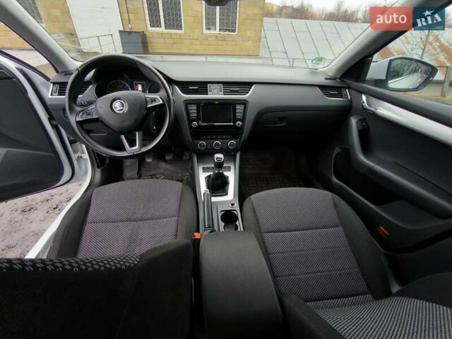 Білий Шкода Октавія, об'ємом двигуна 1.6 л та пробігом 280 тис. км за 11800 $, фото 29 на Automoto.ua