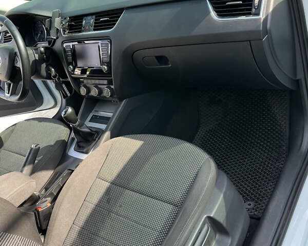 Шкода Октавія 2016 у Вінниці на Automoto.ua Білий Шкода Октавія, об'ємом двигуна 1.6 л та пробігом 270 тис. км за 10700 $, фото 19 на Automoto.ua