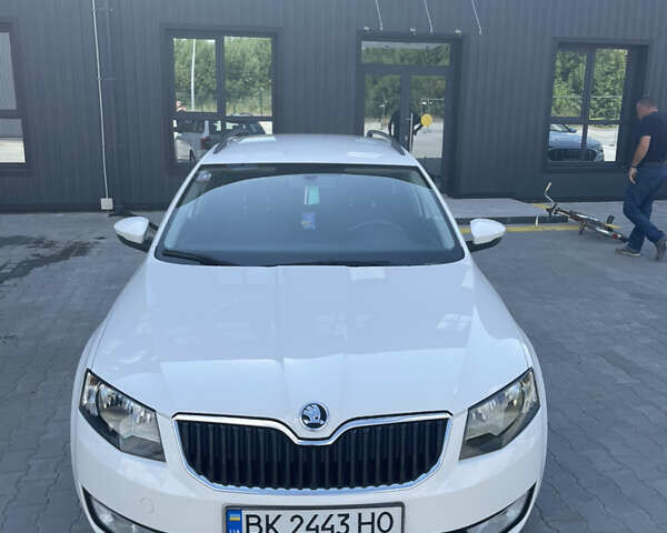 Білий Шкода Октавія, об'ємом двигуна 1.6 л та пробігом 257 тис. км за 10600 $, фото 3 на Automoto.ua