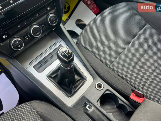 Шкода Октавія 2016 у Івано-Франківську на Automoto.ua Білий Шкода Октавія, об'ємом двигуна 1.6 л та пробігом 230 тис. км за 11300 $, фото 12 на Automoto.ua