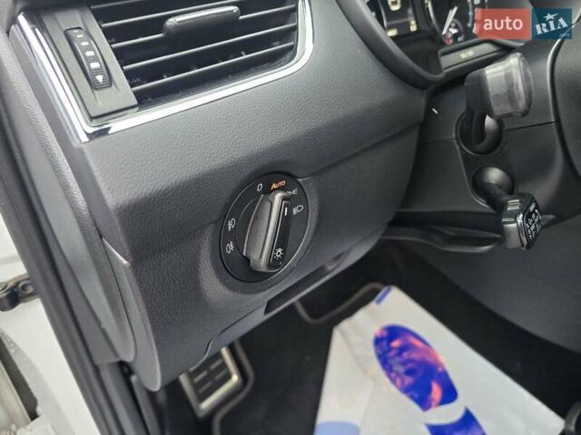 Білий Шкода Октавія, об'ємом двигуна 2 л та пробігом 254 тис. км за 16699 $, фото 39 на Automoto.ua
