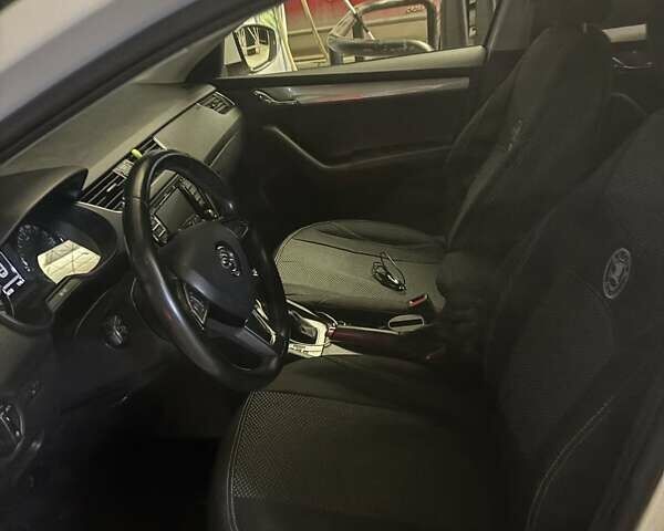 Белый Шкода Октавия, объемом двигателя 2 л и пробегом 205 тыс. км за 14500 $, фото 9 на Automoto.ua