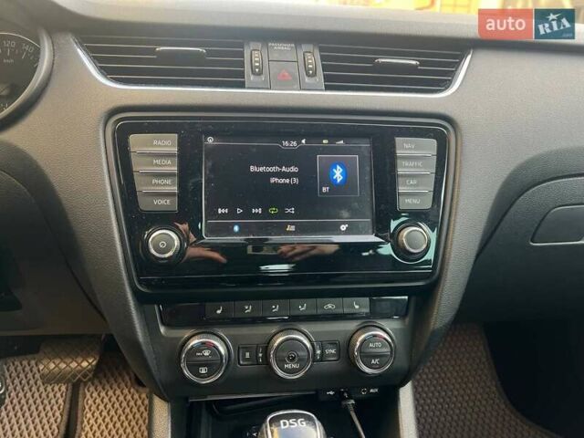 Белый Шкода Октавия, объемом двигателя 1.6 л и пробегом 270 тыс. км за 13600 $, фото 10 на Automoto.ua