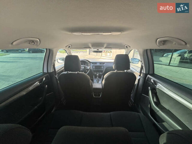 Белый Шкода Октавия, объемом двигателя 2 л и пробегом 174 тыс. км за 16000 $, фото 21 на Automoto.ua