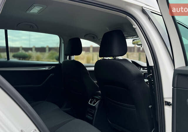 Белый Шкода Октавия, объемом двигателя 1.6 л и пробегом 231 тыс. км за 11850 $, фото 27 на Automoto.ua