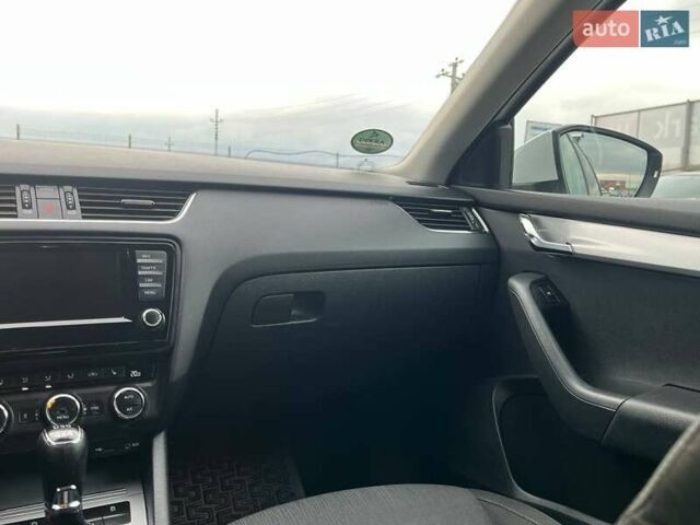Белый Шкода Октавия, объемом двигателя 1.8 л и пробегом 229 тыс. км за 10990 $, фото 14 на Automoto.ua