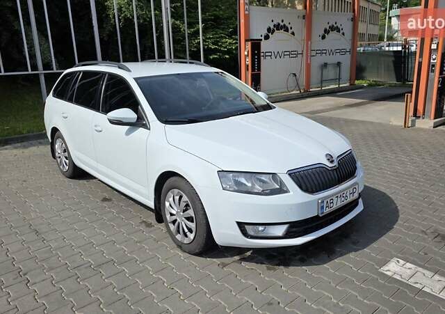 Білий Шкода Октавія, об'ємом двигуна 1.6 л та пробігом 259 тис. км за 10200 $, фото 5 на Automoto.ua