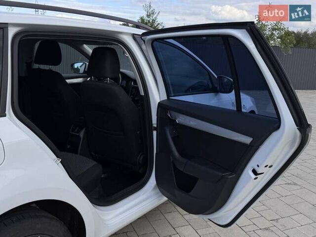 Белый Шкода Октавия, объемом двигателя 2 л и пробегом 280 тыс. км за 12100 $, фото 16 на Automoto.ua