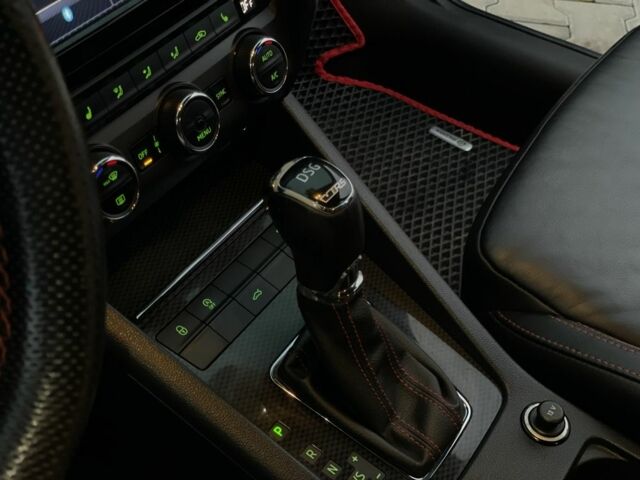 Белый Шкода Октавия, объемом двигателя 2 л и пробегом 269 тыс. км за 14999 $, фото 11 на Automoto.ua