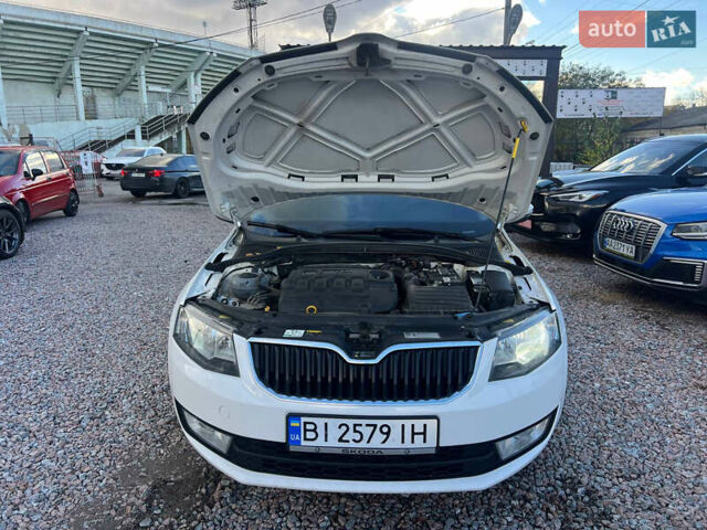 Білий Шкода Октавія, об'ємом двигуна 1.6 л та пробігом 182 тис. км за 10500 $, фото 10 на Automoto.ua