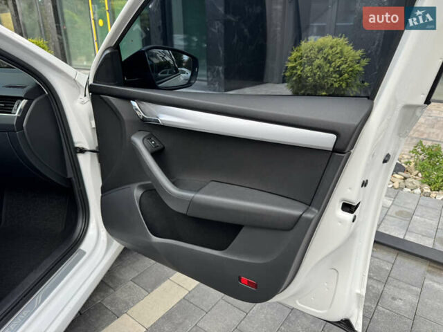 Белый Шкода Октавия, объемом двигателя 2 л и пробегом 250 тыс. км за 13999 $, фото 26 на Automoto.ua