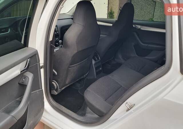Білий Шкода Октавія, об'ємом двигуна 1.6 л та пробігом 230 тис. км за 13500 $, фото 19 на Automoto.ua