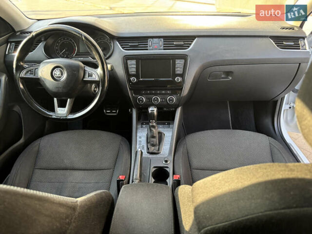 Белый Шкода Октавия, объемом двигателя 2 л и пробегом 174 тыс. км за 16000 $, фото 10 на Automoto.ua