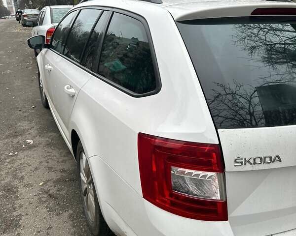 Белый Шкода Октавия, объемом двигателя 1.6 л и пробегом 360 тыс. км за 9200 $, фото 20 на Automoto.ua