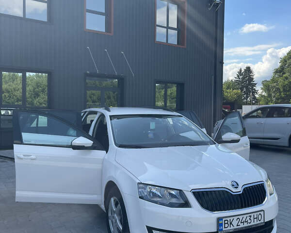 Білий Шкода Октавія, об'ємом двигуна 1.6 л та пробігом 257 тис. км за 10600 $, фото 35 на Automoto.ua