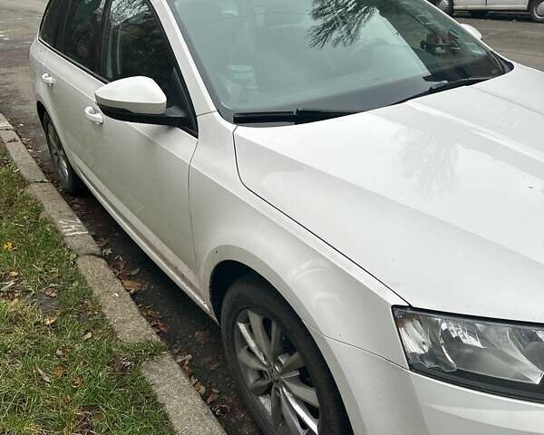 Білий Шкода Октавія, об'ємом двигуна 1.6 л та пробігом 180 тис. км за 10500 $, фото 2 на Automoto.ua