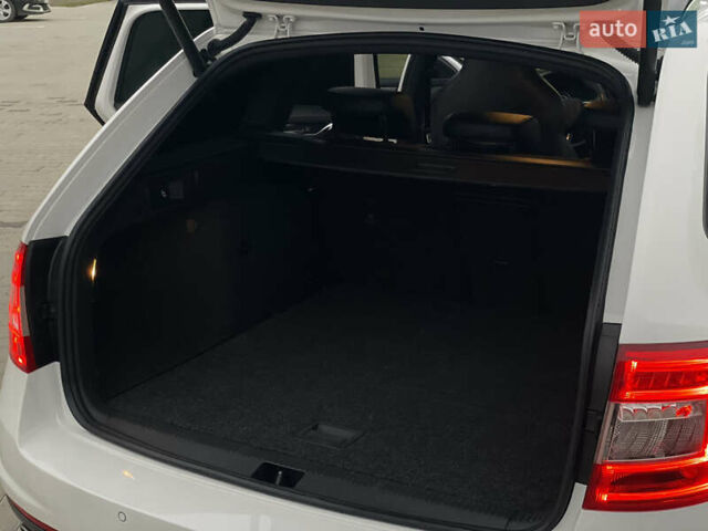 Белый Шкода Октавия, объемом двигателя 2 л и пробегом 269 тыс. км за 14999 $, фото 69 на Automoto.ua