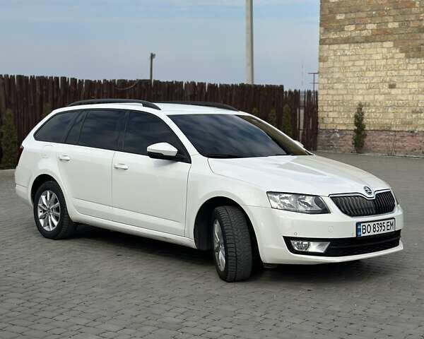 Белый Шкода Октавия, объемом двигателя 2 л и пробегом 240 тыс. км за 12000 $, фото 1 на Automoto.ua