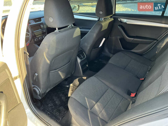 Белый Шкода Октавия, объемом двигателя 1.6 л и пробегом 180 тыс. км за 10400 $, фото 21 на Automoto.ua