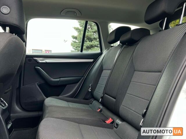 Білий Шкода Октавія, об'ємом двигуна 1.6 л та пробігом 270 тис. км за 12499 $, фото 9 на Automoto.ua