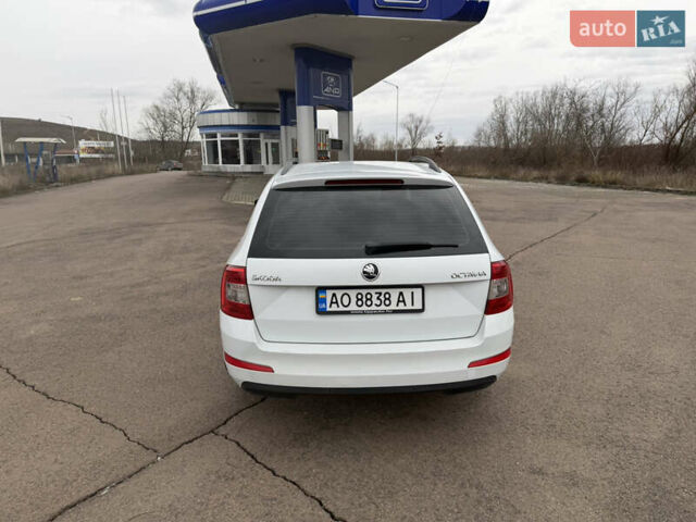 Белый Шкода Октавия, объемом двигателя 1.6 л и пробегом 281 тыс. км за 10800 $, фото 7 на Automoto.ua