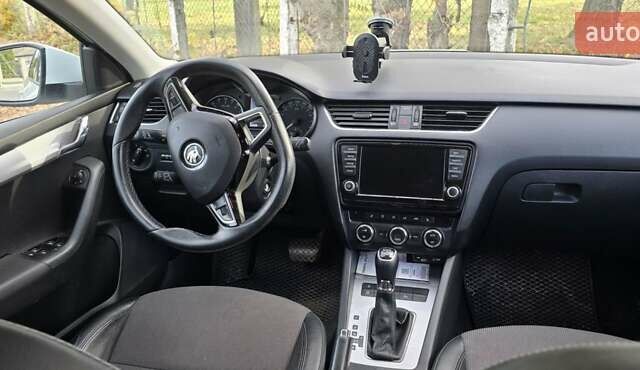 Білий Шкода Октавія, об'ємом двигуна 1.6 л та пробігом 255 тис. км за 12800 $, фото 3 на Automoto.ua