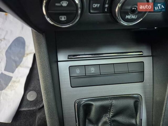 Білий Шкода Октавія, об'ємом двигуна 2 л та пробігом 195 тис. км за 11599 $, фото 64 на Automoto.ua