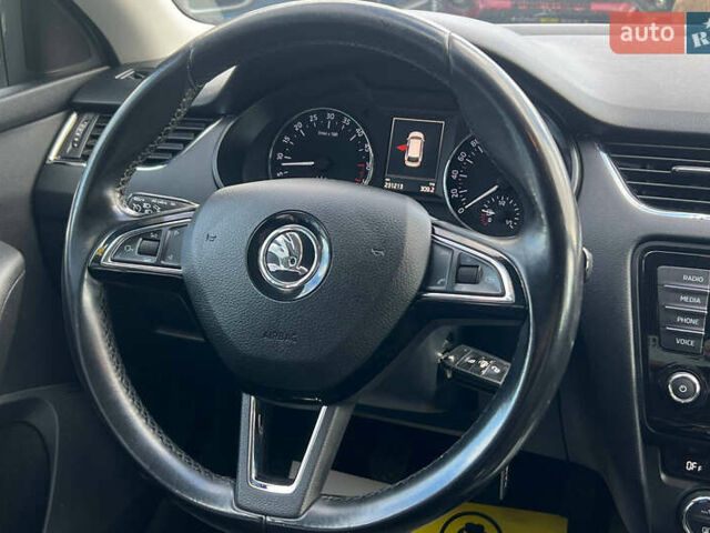 Шкода Октавія 2016 у Івано-Франківську на Automoto.ua Білий Шкода Октавія, об'ємом двигуна 1.6 л та пробігом 230 тис. км за 11300 $, фото 15 на Automoto.ua