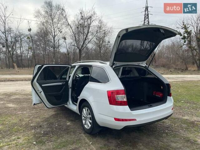 Белый Шкода Октавия, объемом двигателя 1.8 л и пробегом 204 тыс. км за 12400 $, фото 14 на Automoto.ua